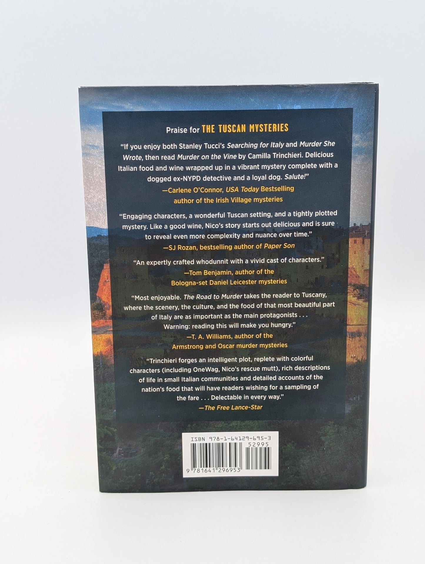 Murder in Pitigliano (A Tuscan Mystery)