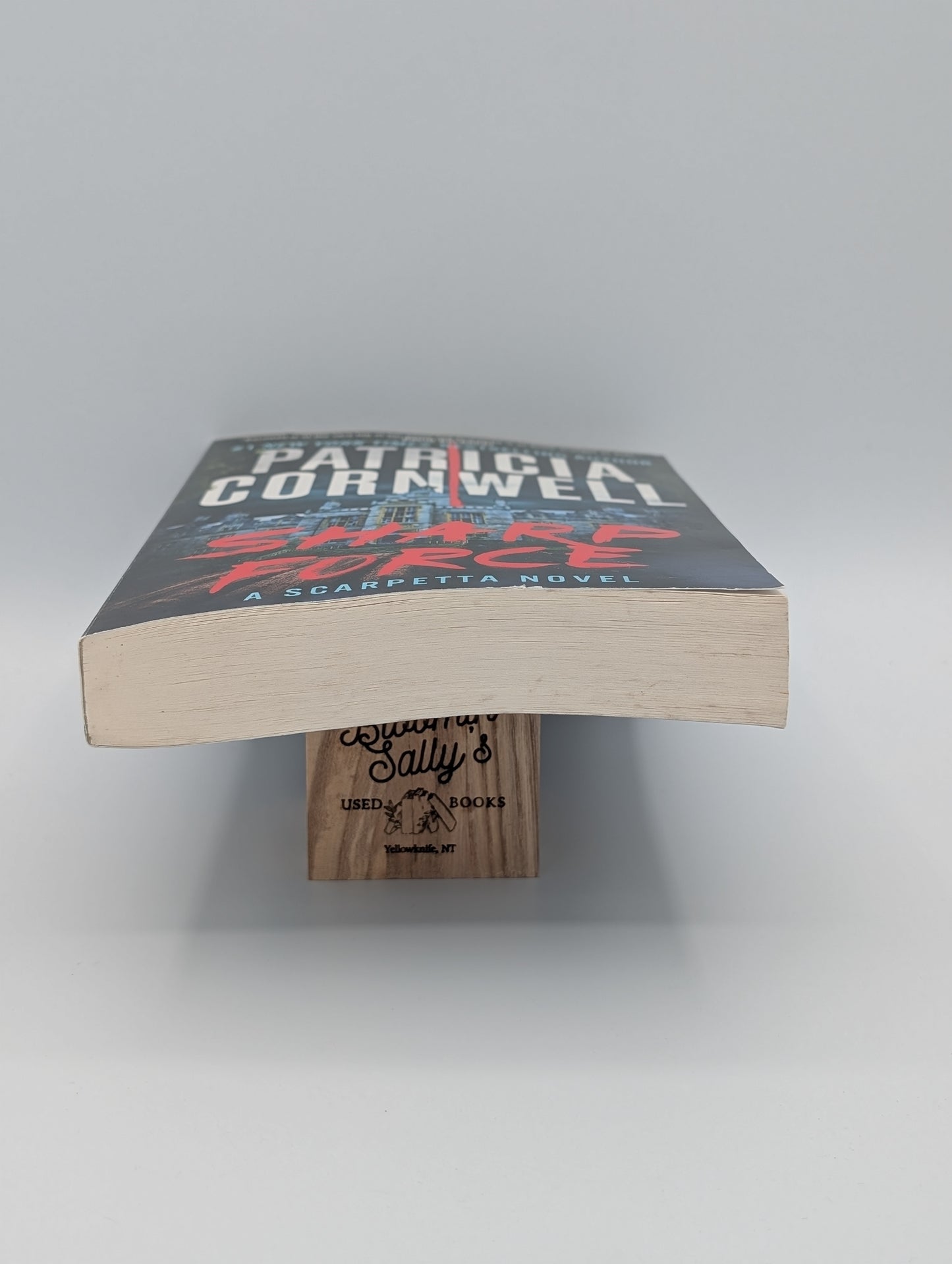 Sharp Force: A Scarpetta Novel