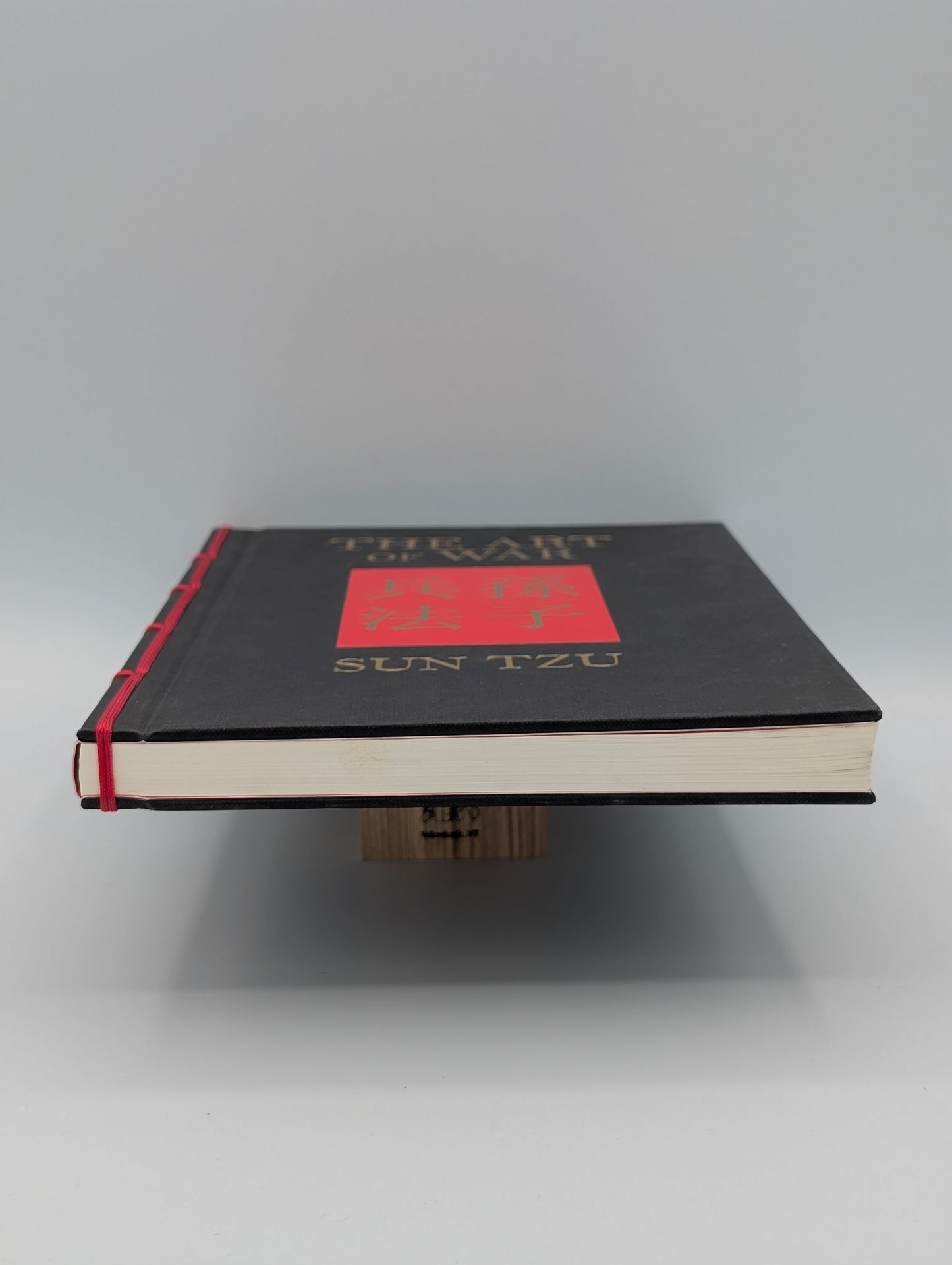 The Art of War: A New Translation (Chinese Bound)