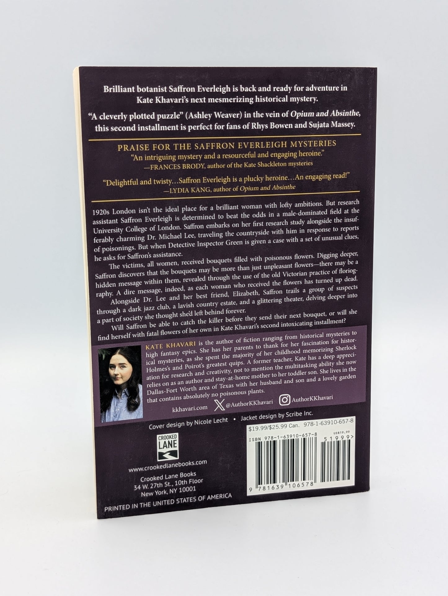 A Botanist's Guide to Flowers and Fatality (A Saffron Everleigh Mystery)