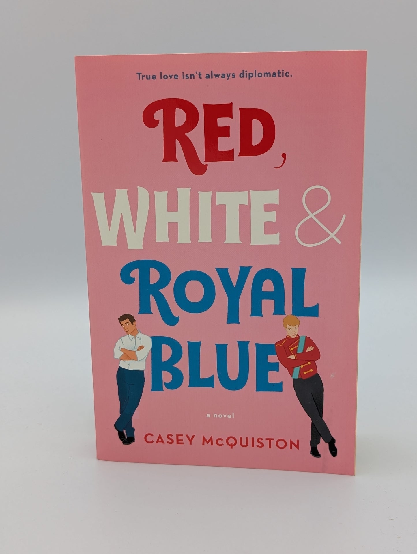 Rouge, blanc et bleu royal : un roman