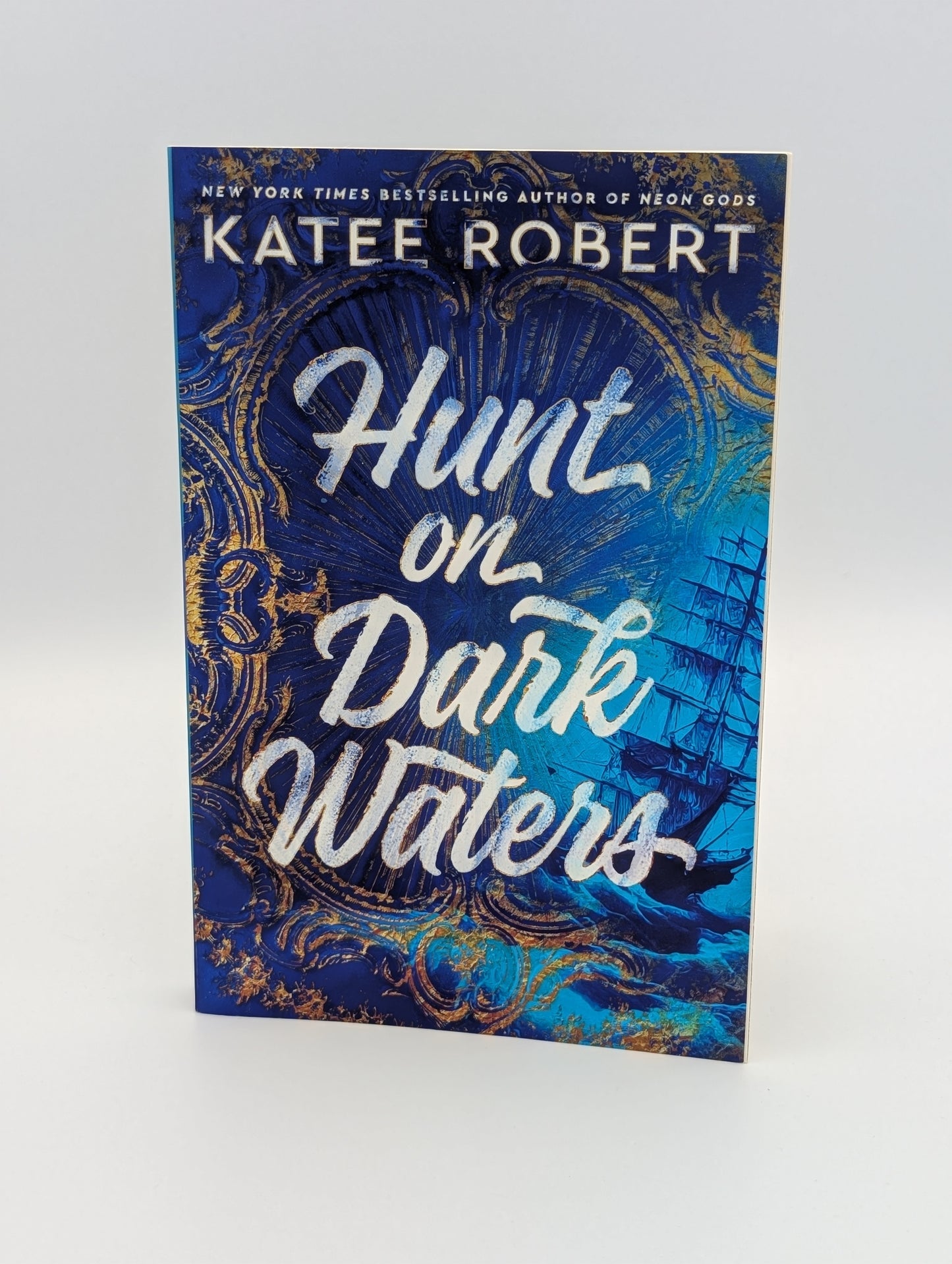Hunt on Dark Waters (Crimson Sails)
