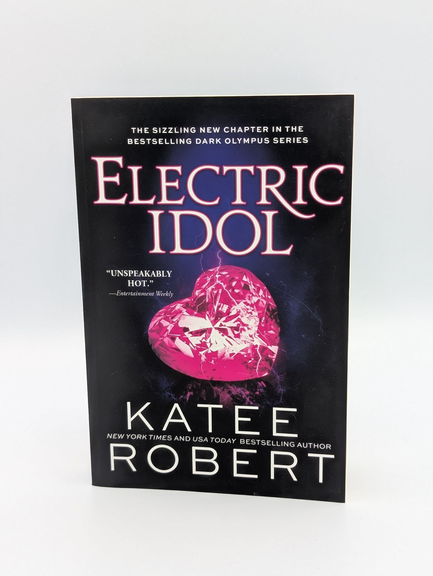 Electric Idol : Une réinterprétation moderne délicieusement interdite de Psyché et d'Éros