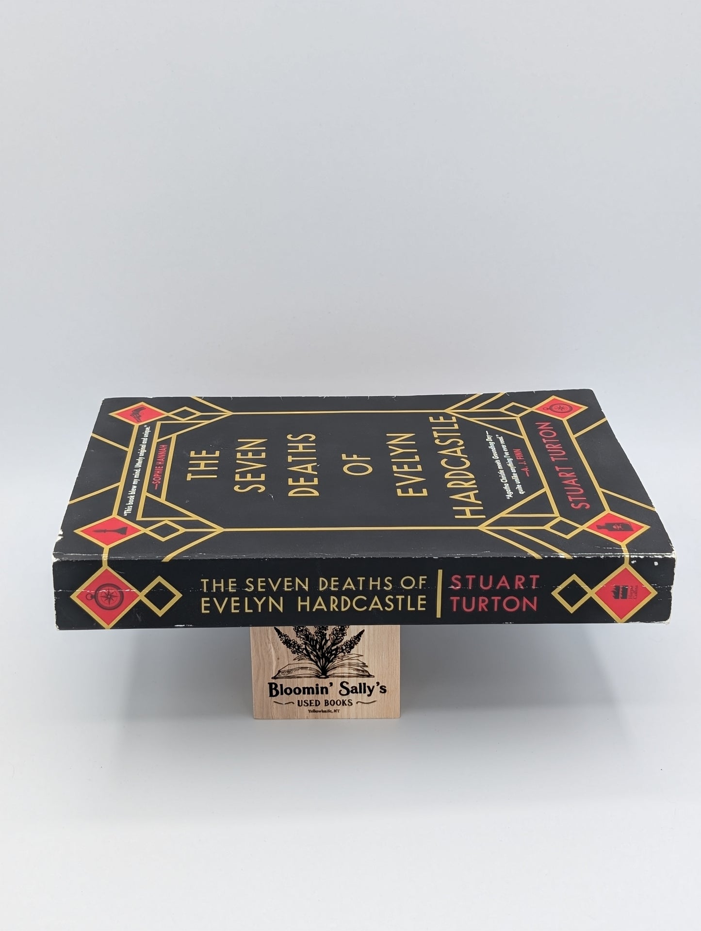 The Seven Deaths of Evelyn Hardcastle: A Novel