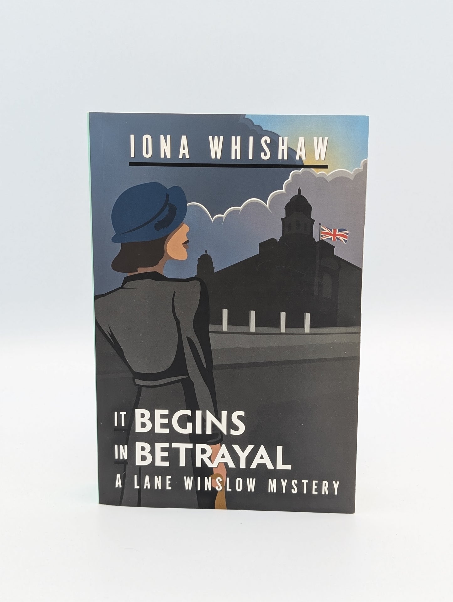 It Begins In Betrayal: A Lane Winslow Mystery (A Lane Winslow Mystery, 4)