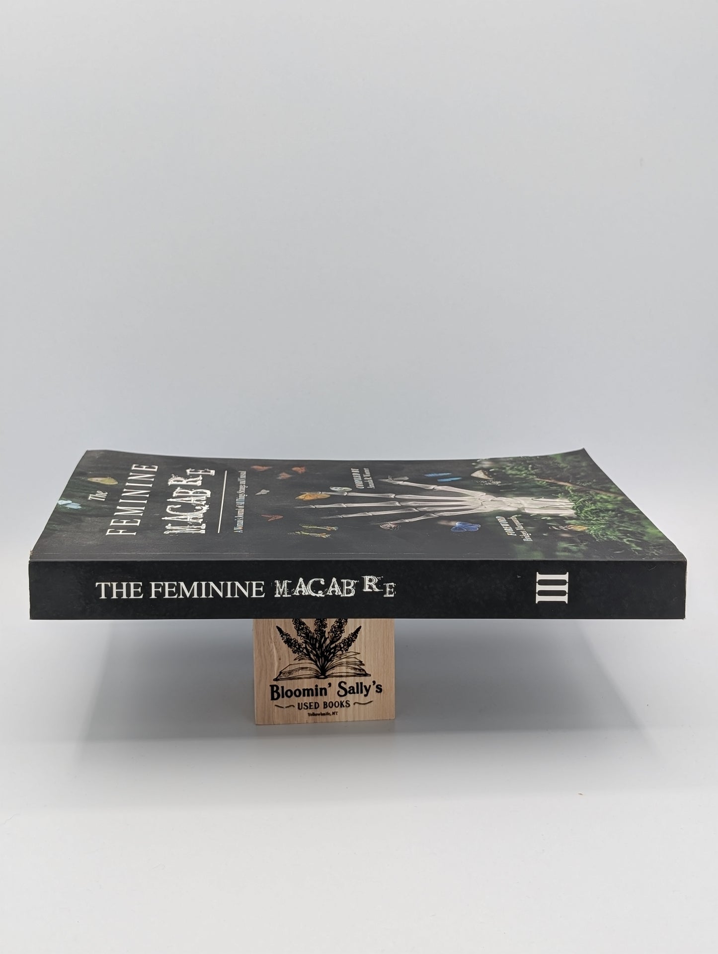 Le Macabre Féminin Volume III : Journal d'une Femme sur Toutes Choses Étranges et Insolites