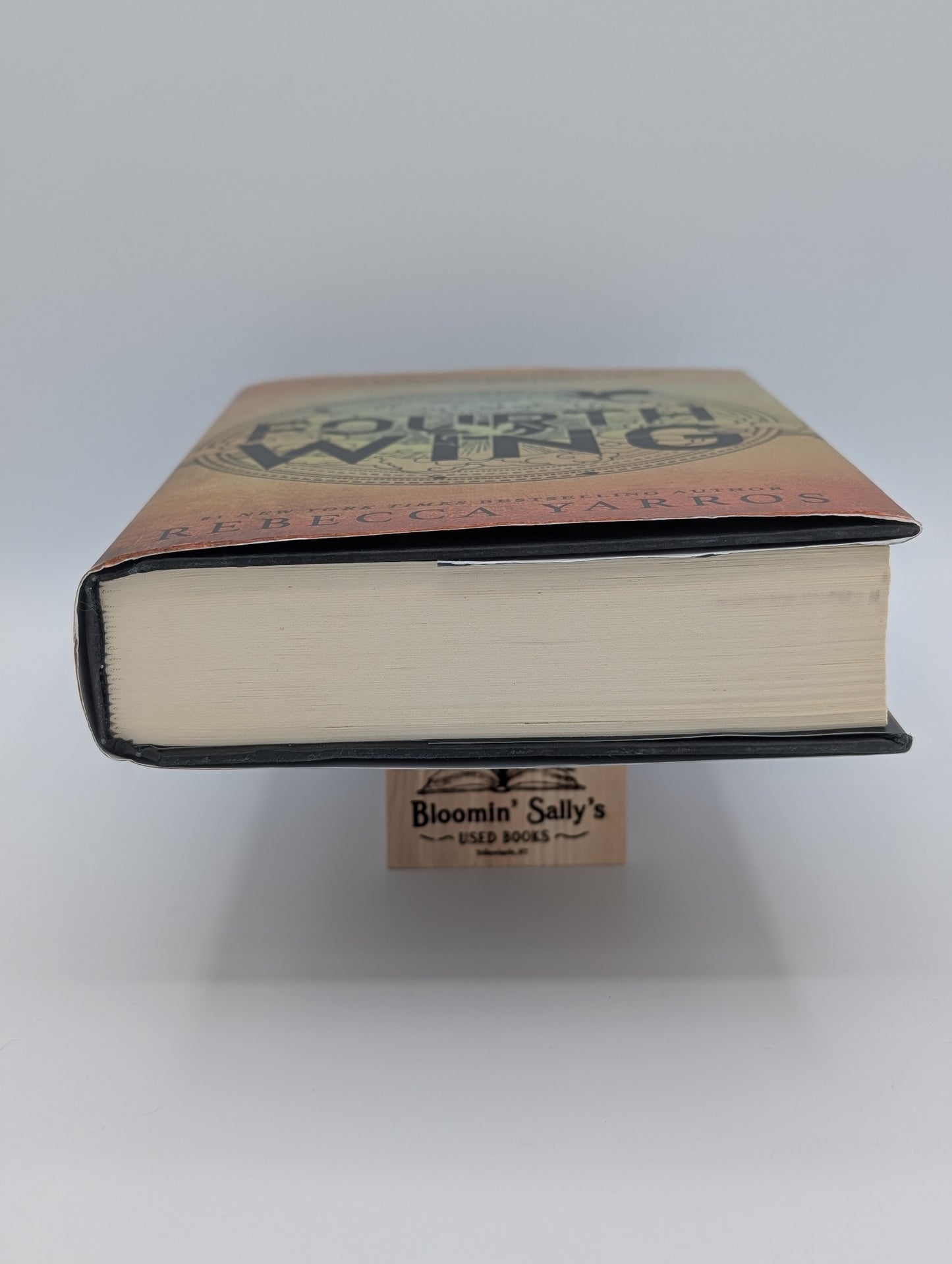 Fourth Wing (Standard Edition) (The Empyrean, 1)