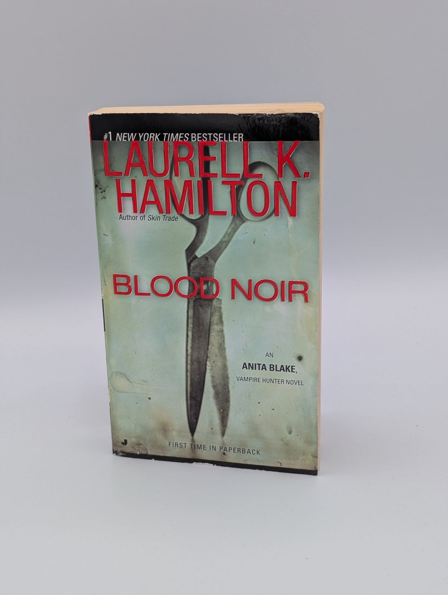 Blood Noir: An Anita Blake, Vampire Hunter Novel