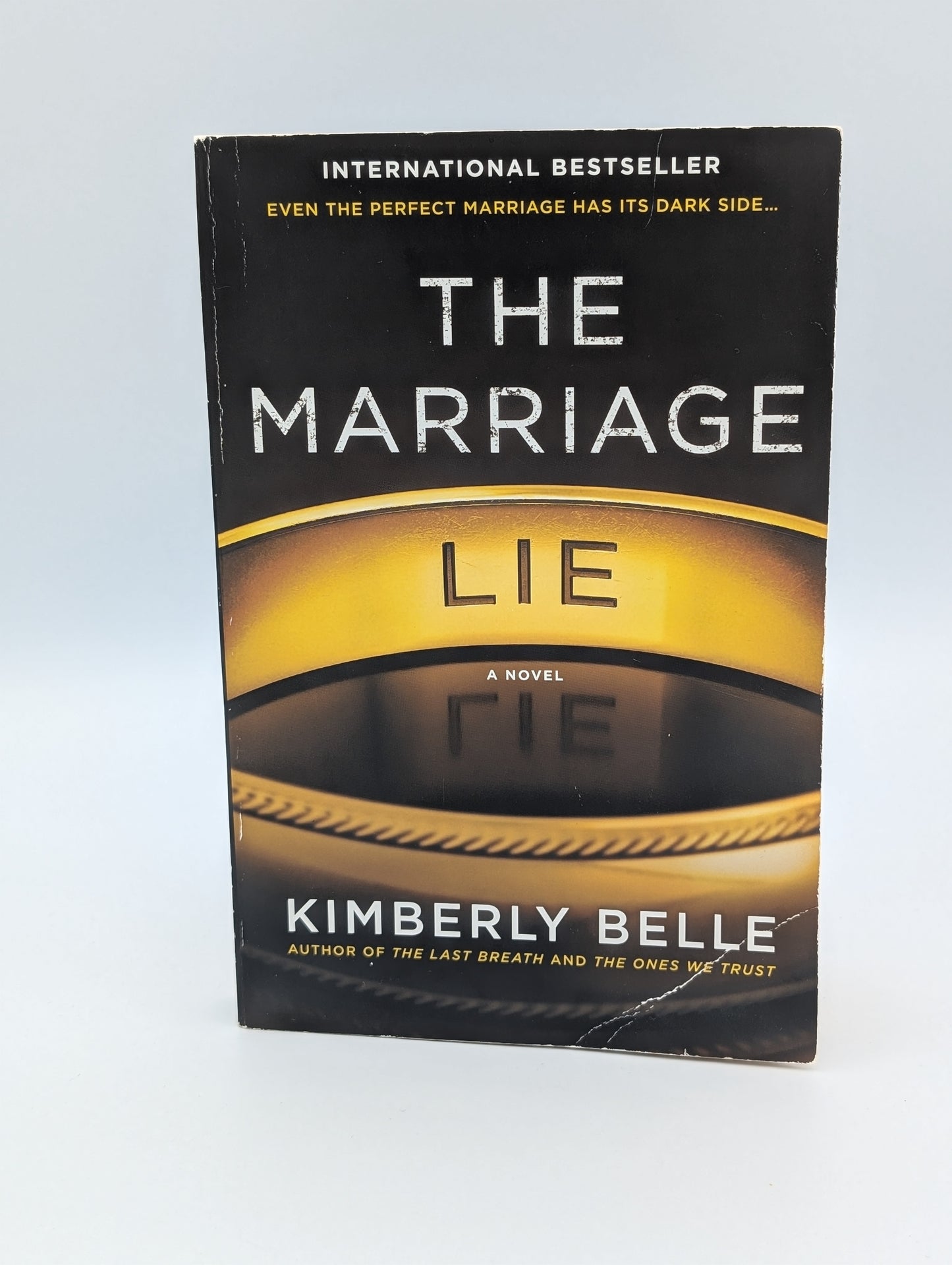 Le mensonge du mariage : un thriller psychologique à succès