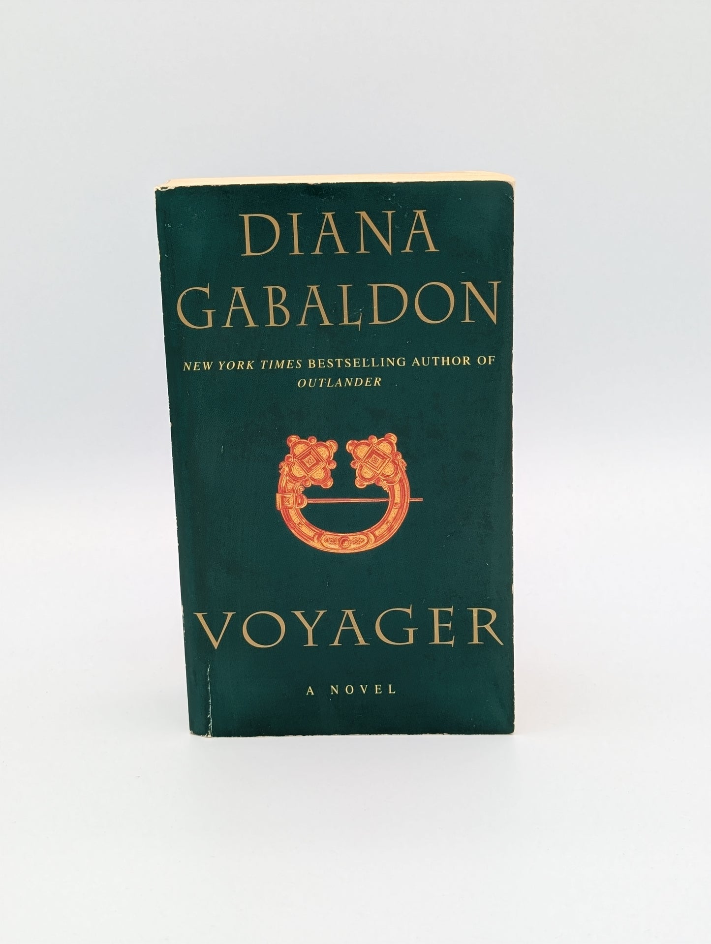 Voyager: A Novel (Outlander) (Mass Market Paperback)