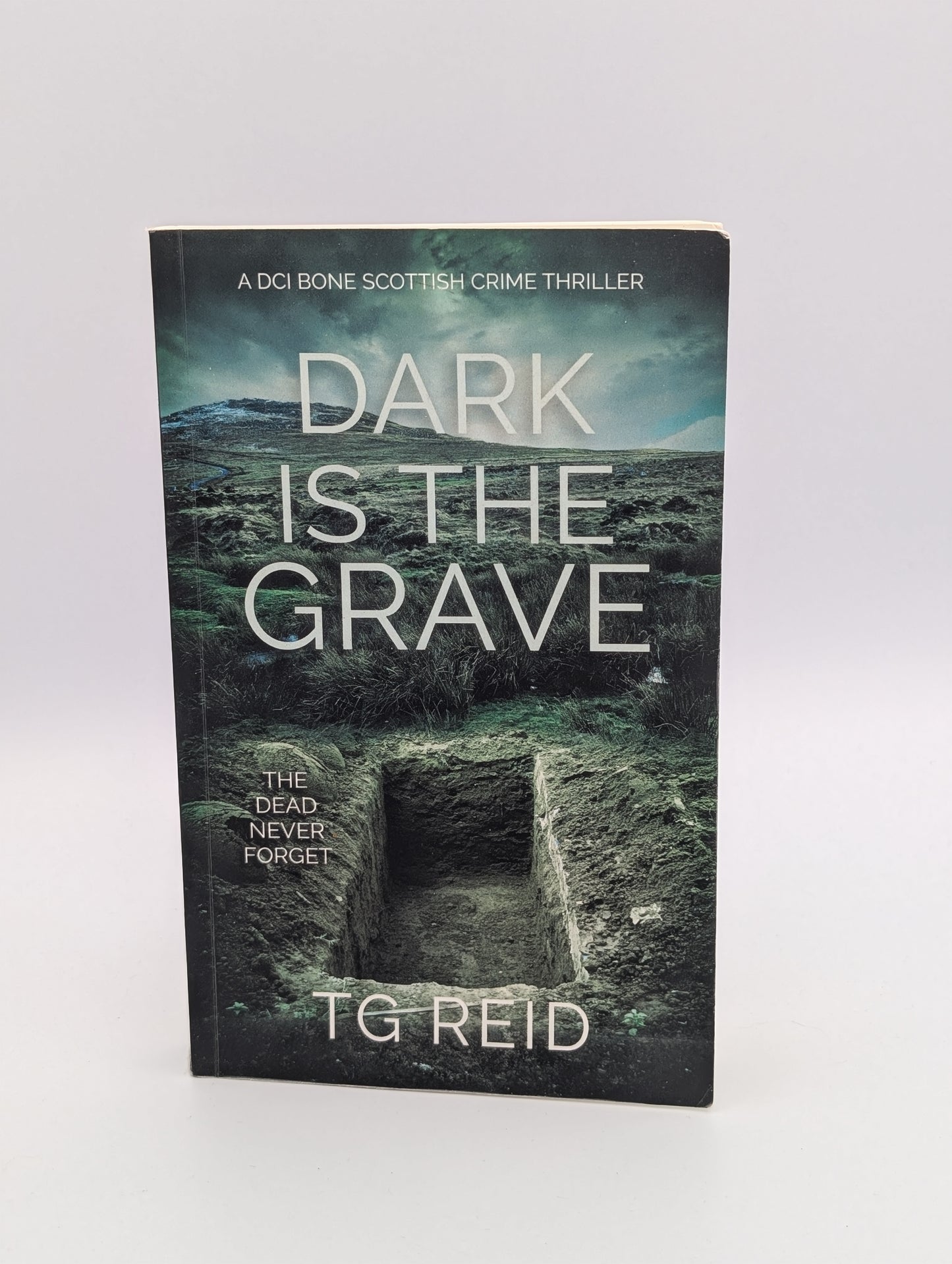 Dark is the Grave: A DCI Bone Scottish Crime Thriller