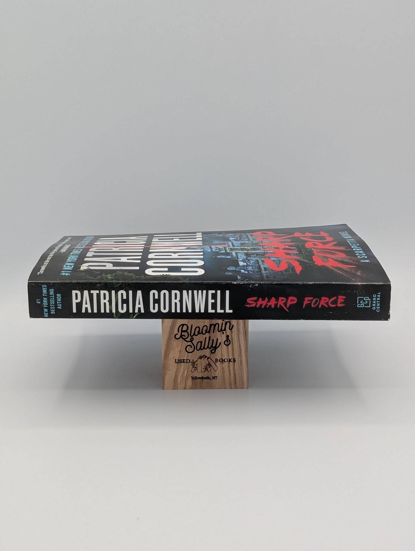Sharp Force: A Scarpetta Novel