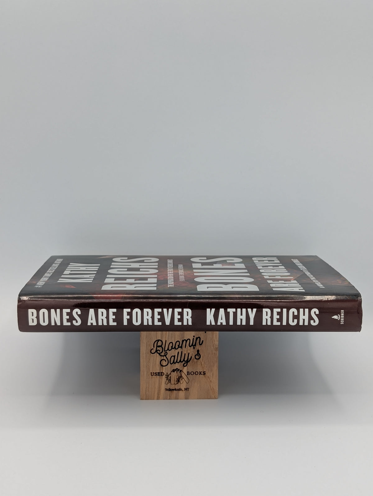Bones Are Forever: A Novel (15) (A Temperance Brennan Novel)