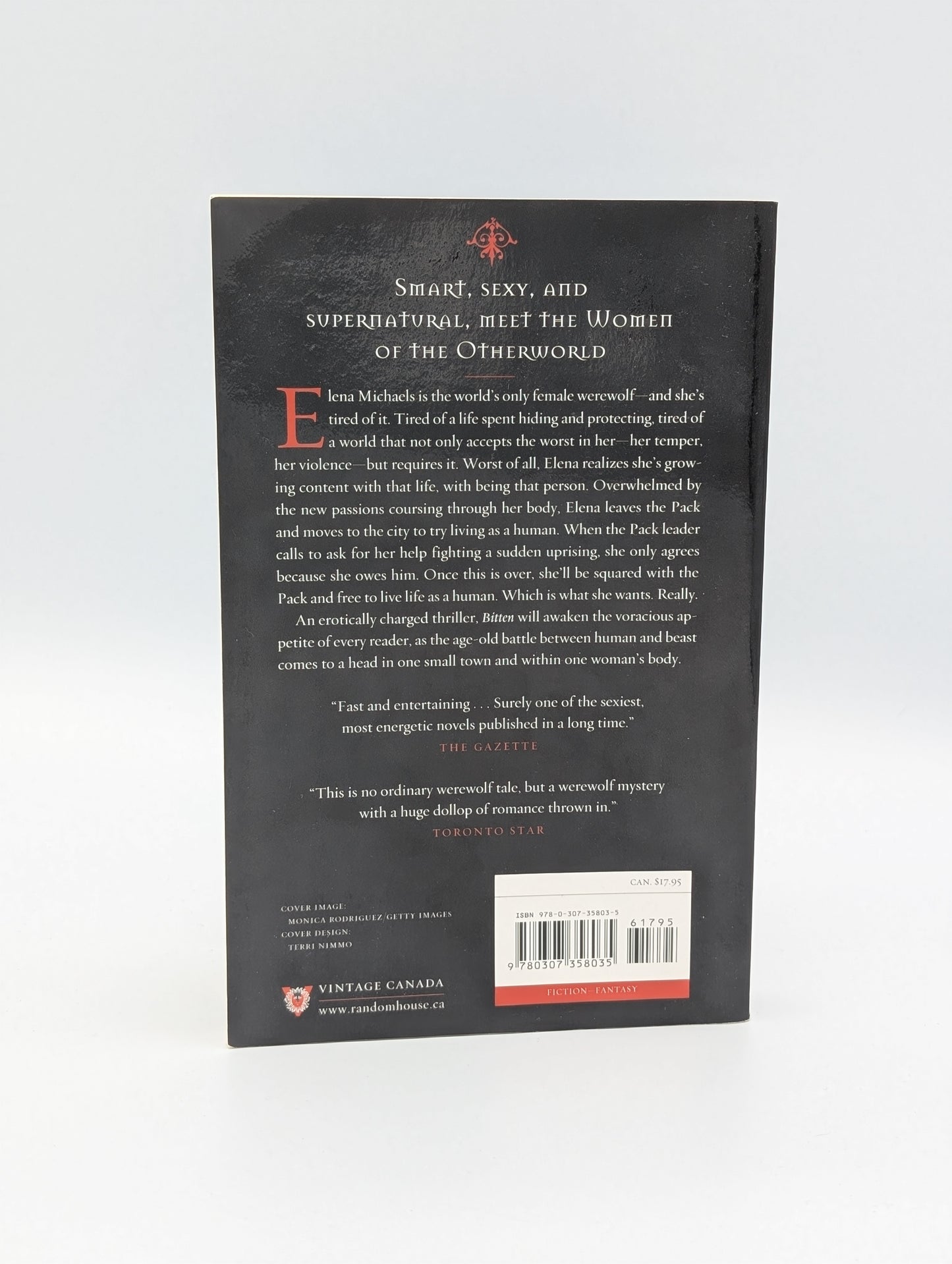 Bitten: Women of the Otherworld (The Women of the Otherworld Series)
