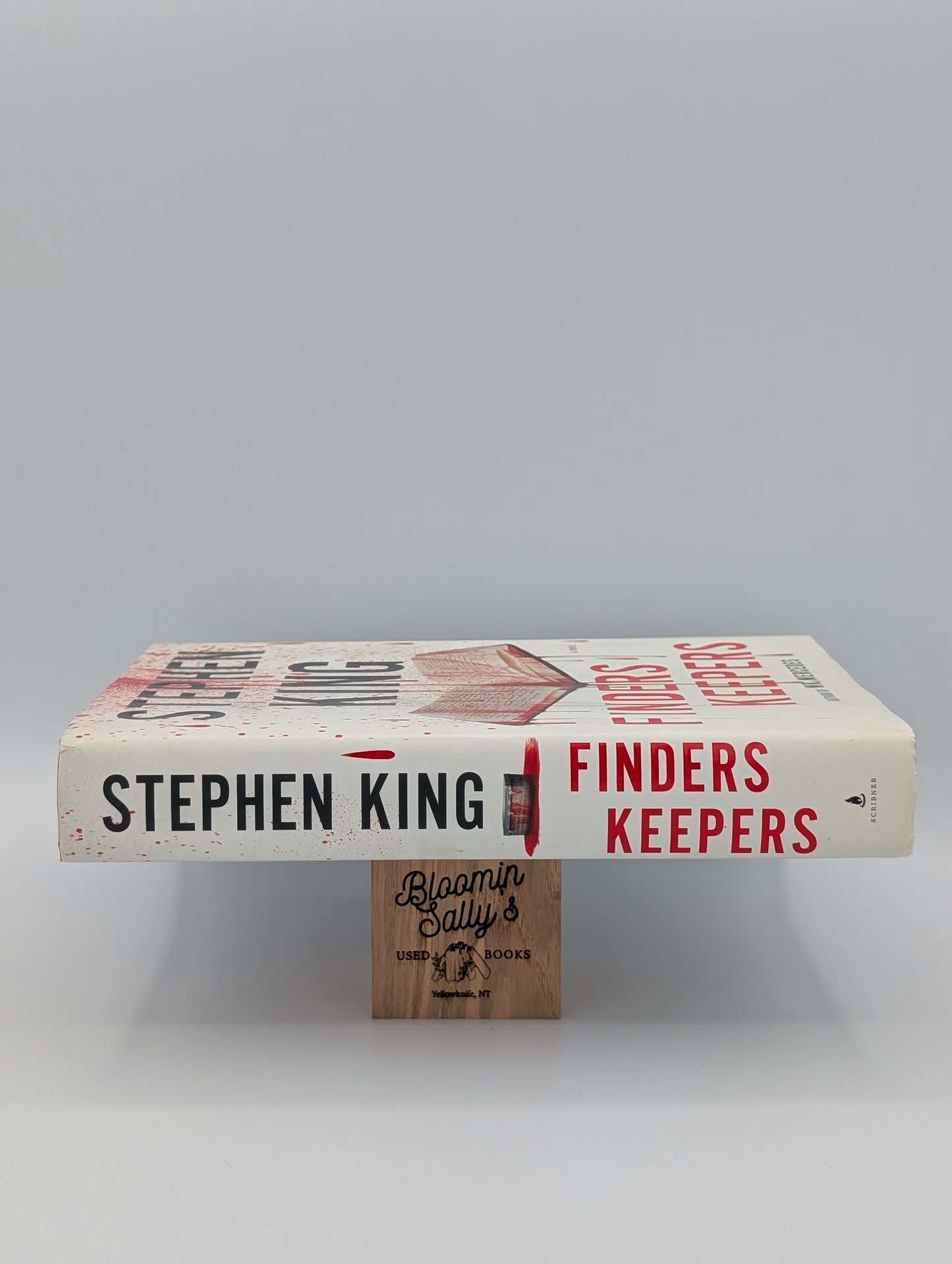 Finders Keepers: A Novel (2) (The Bill Hodges Trilogy)