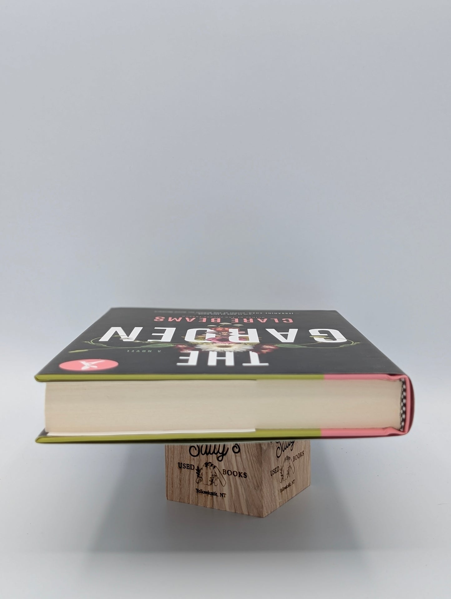 The Garden: A Novel (Aardvark)