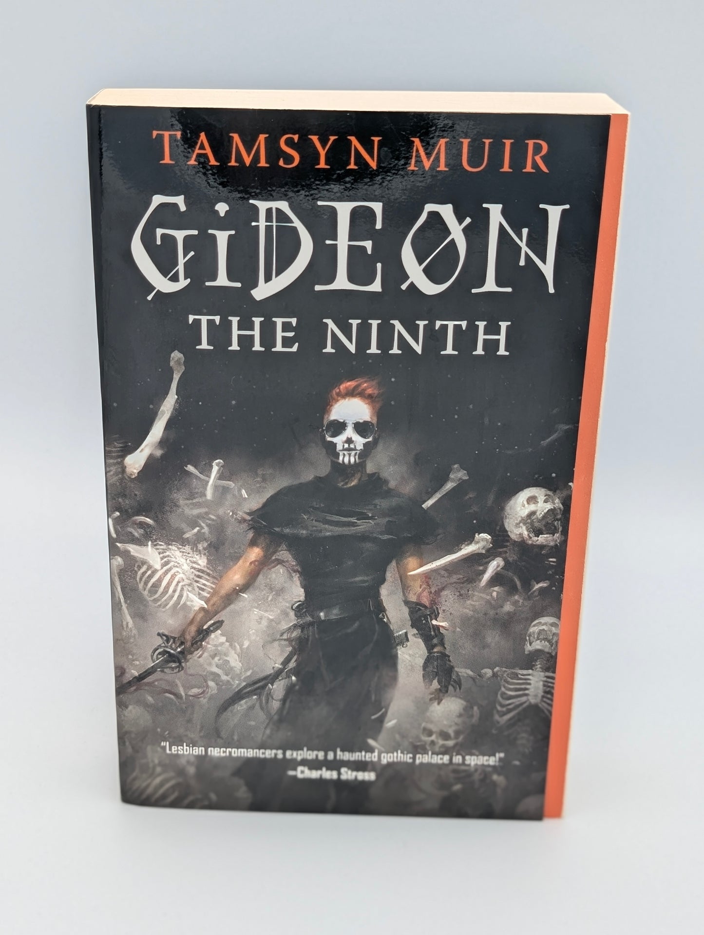 Gideon the Ninth (The Locked Tomb Series, 1)