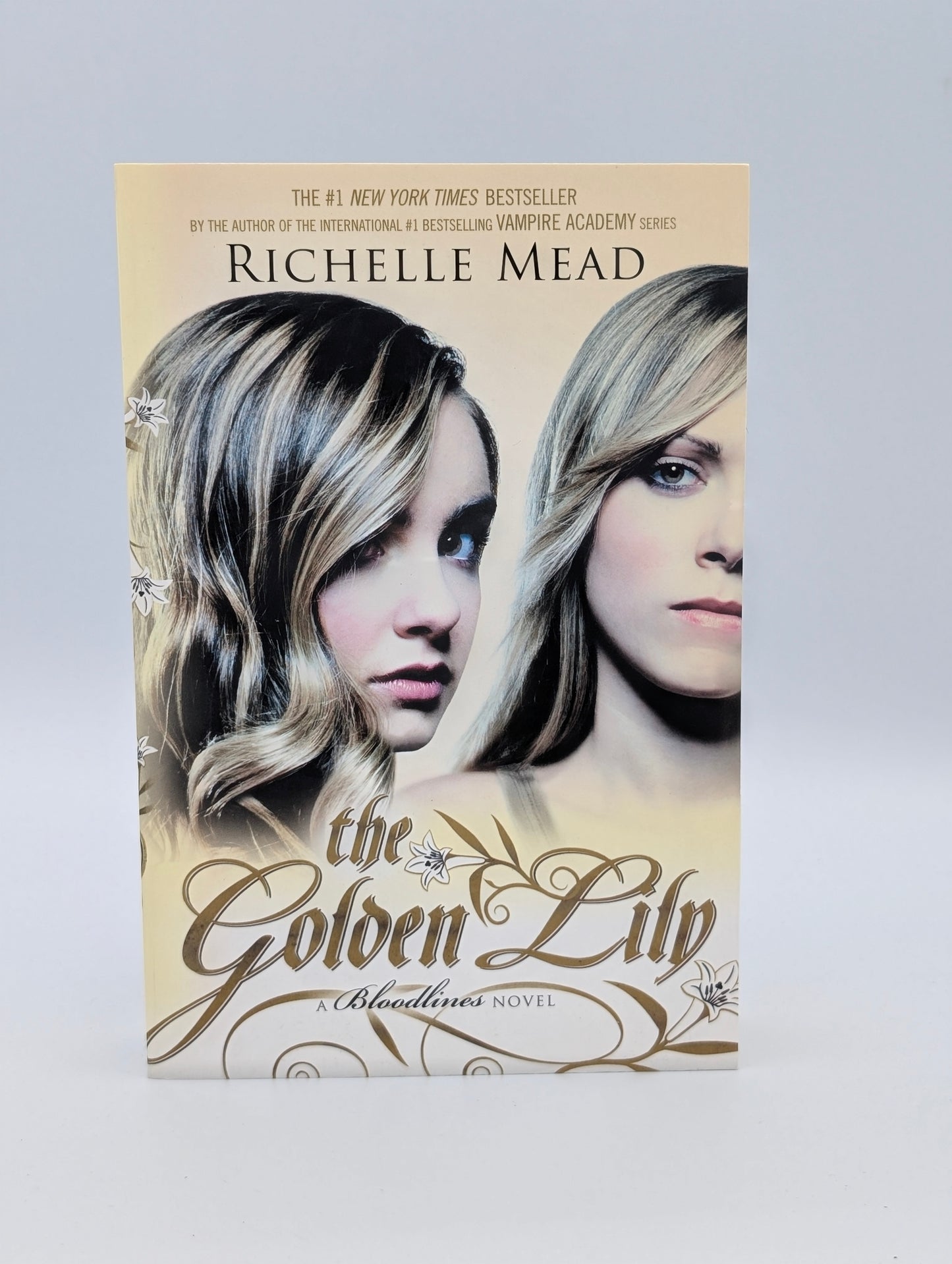 The Golden Lily: A Bloodlines Novel