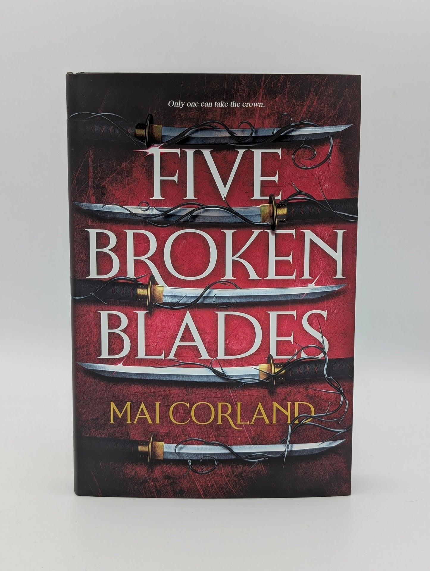 Five Broken Blades (Deluxe Limited Edition) (The Broken Blades, 1)