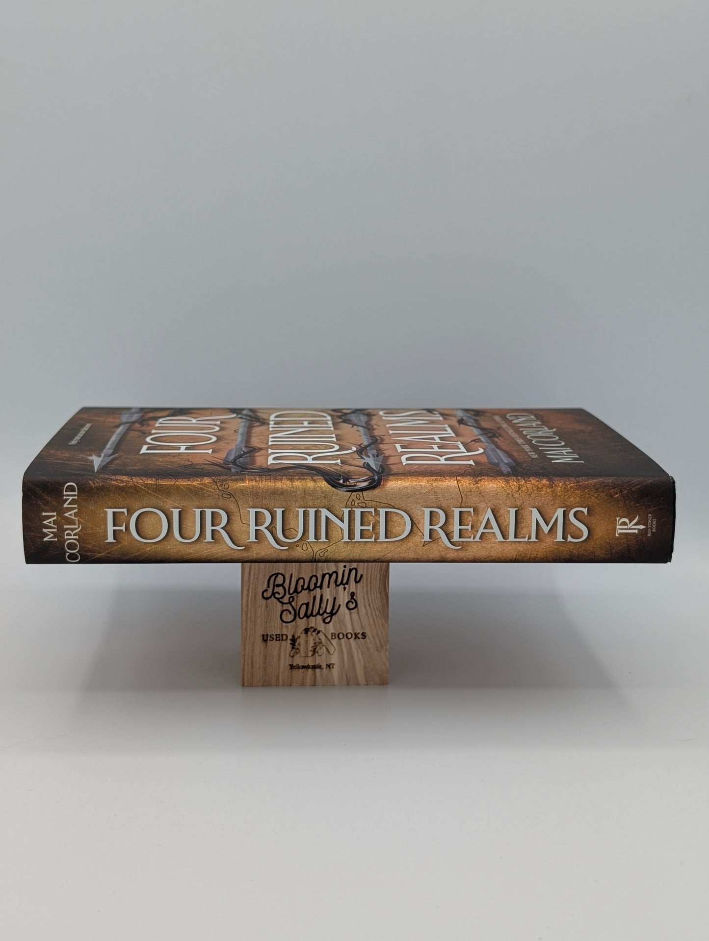 Four Ruined Realms (Deluxe Limited Edition) (The Broken Blades, 2)