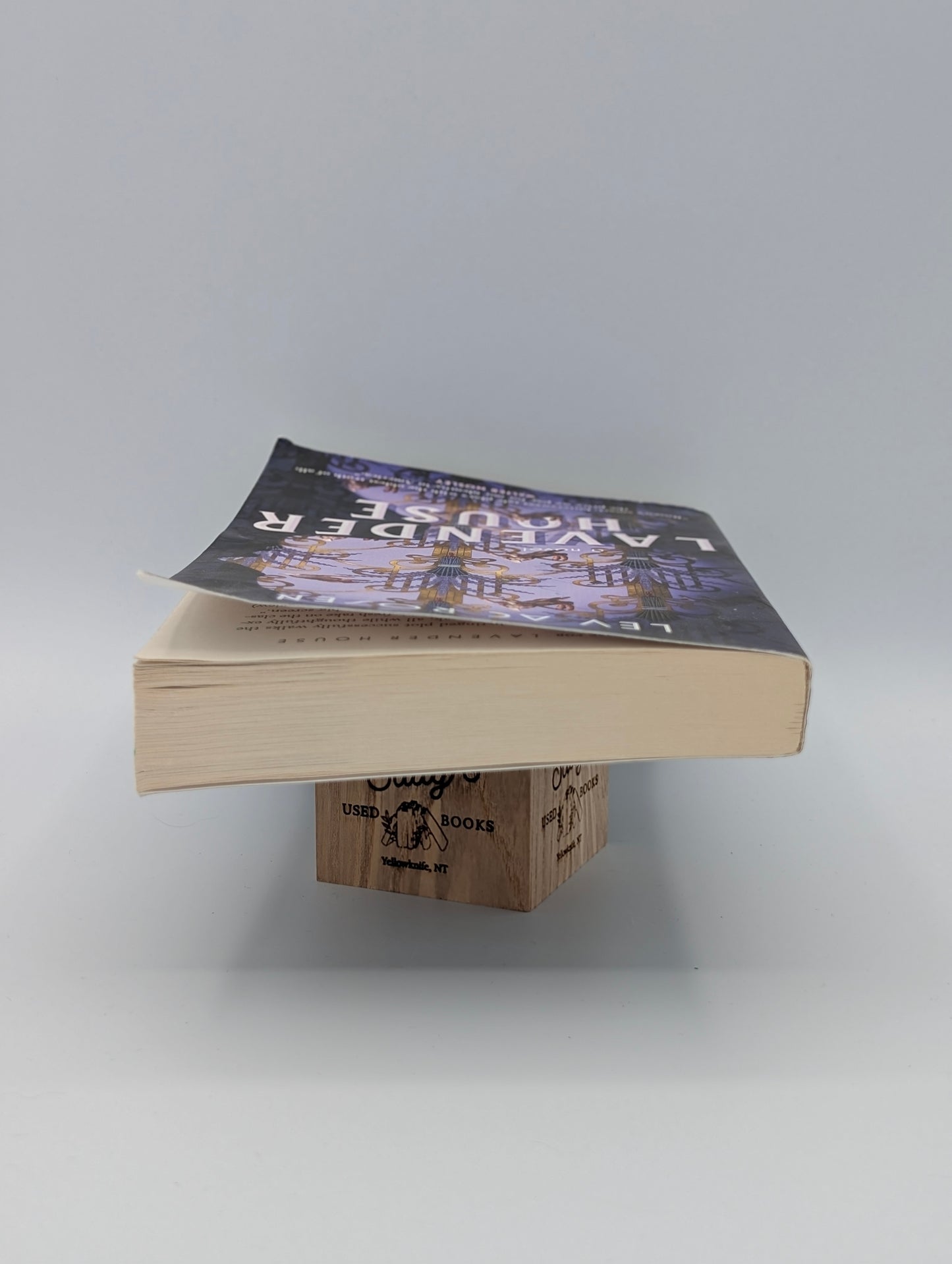 Lavender House (Evander Mills, 1)