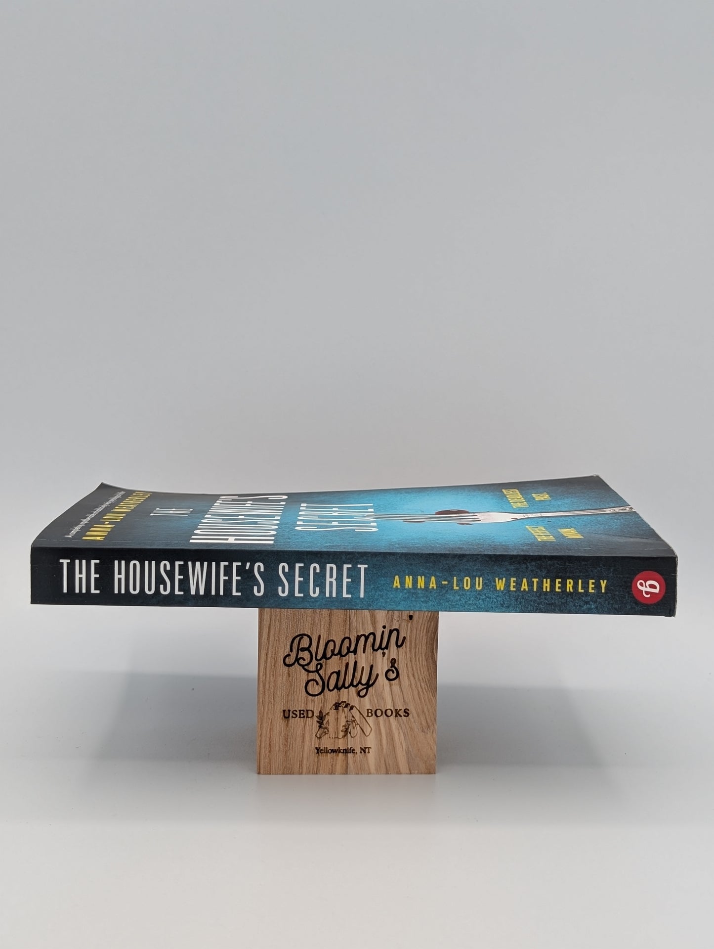 The Housewife's Secret: A completely unputdownable and addictively twisty psychological thriller (Detective Dan Riley)