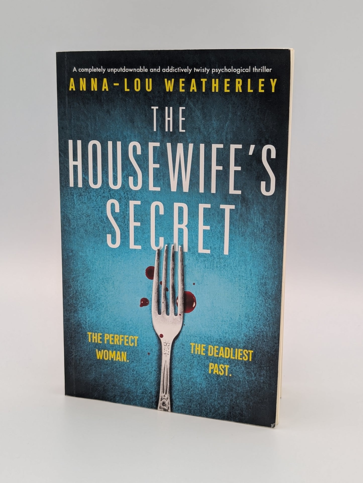 The Housewife's Secret: A completely unputdownable and addictively twisty psychological thriller (Detective Dan Riley)