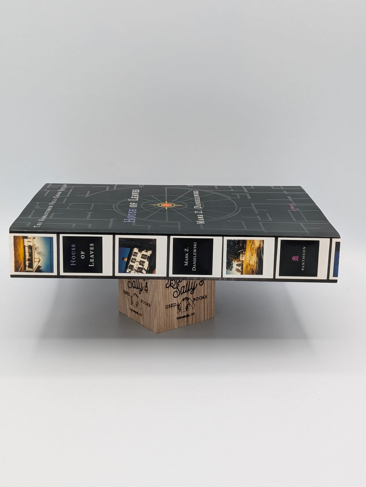 House of Leaves: The Remastered Full-Color Edition