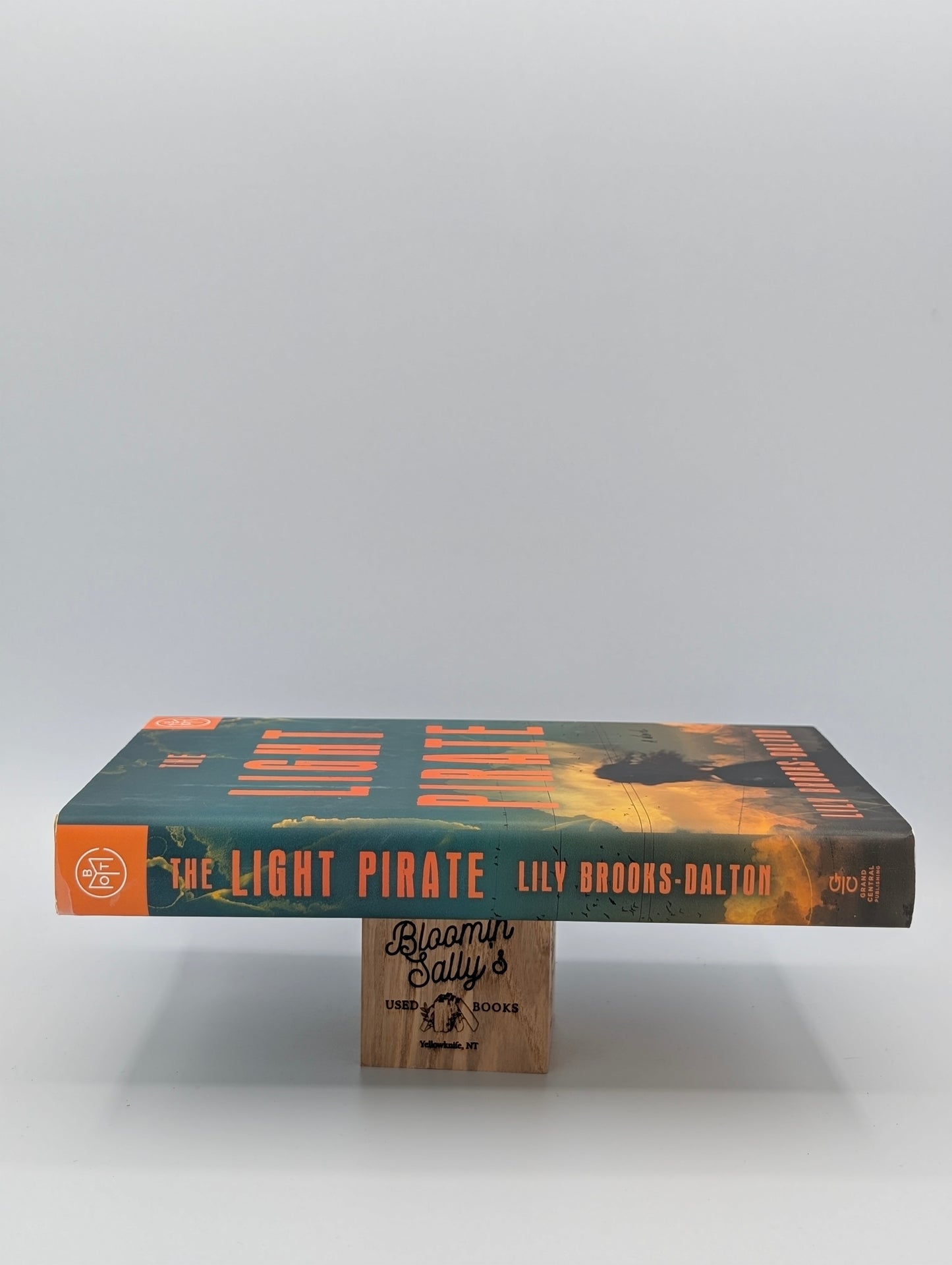 The Light Pirate: GMA Book Club Selection (BOTM)
