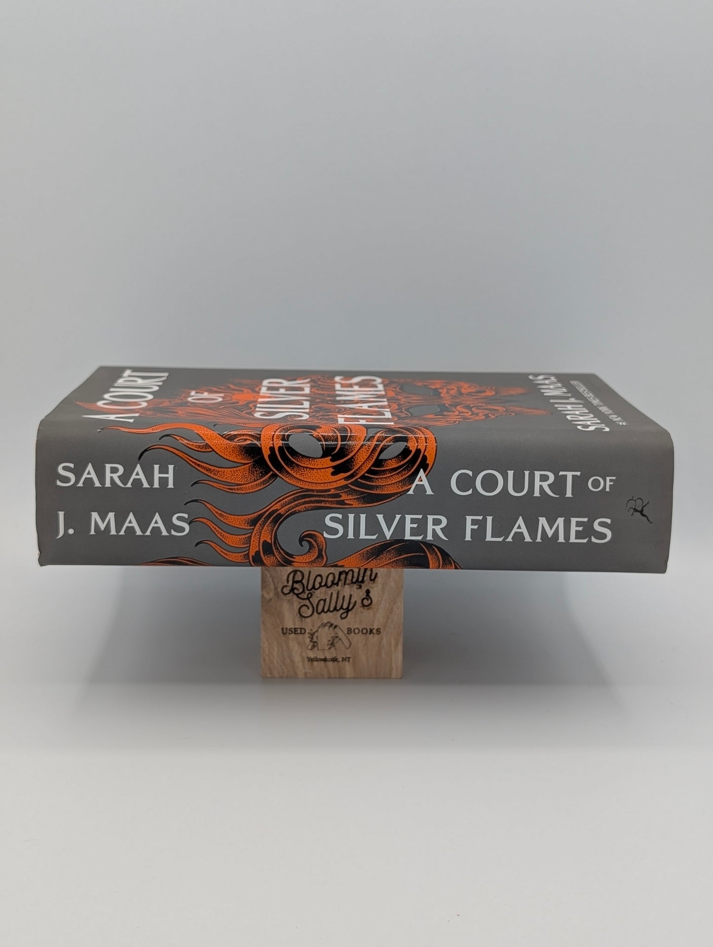 A Court of Silver Flames (A Court of Thorns and Roses, 5)