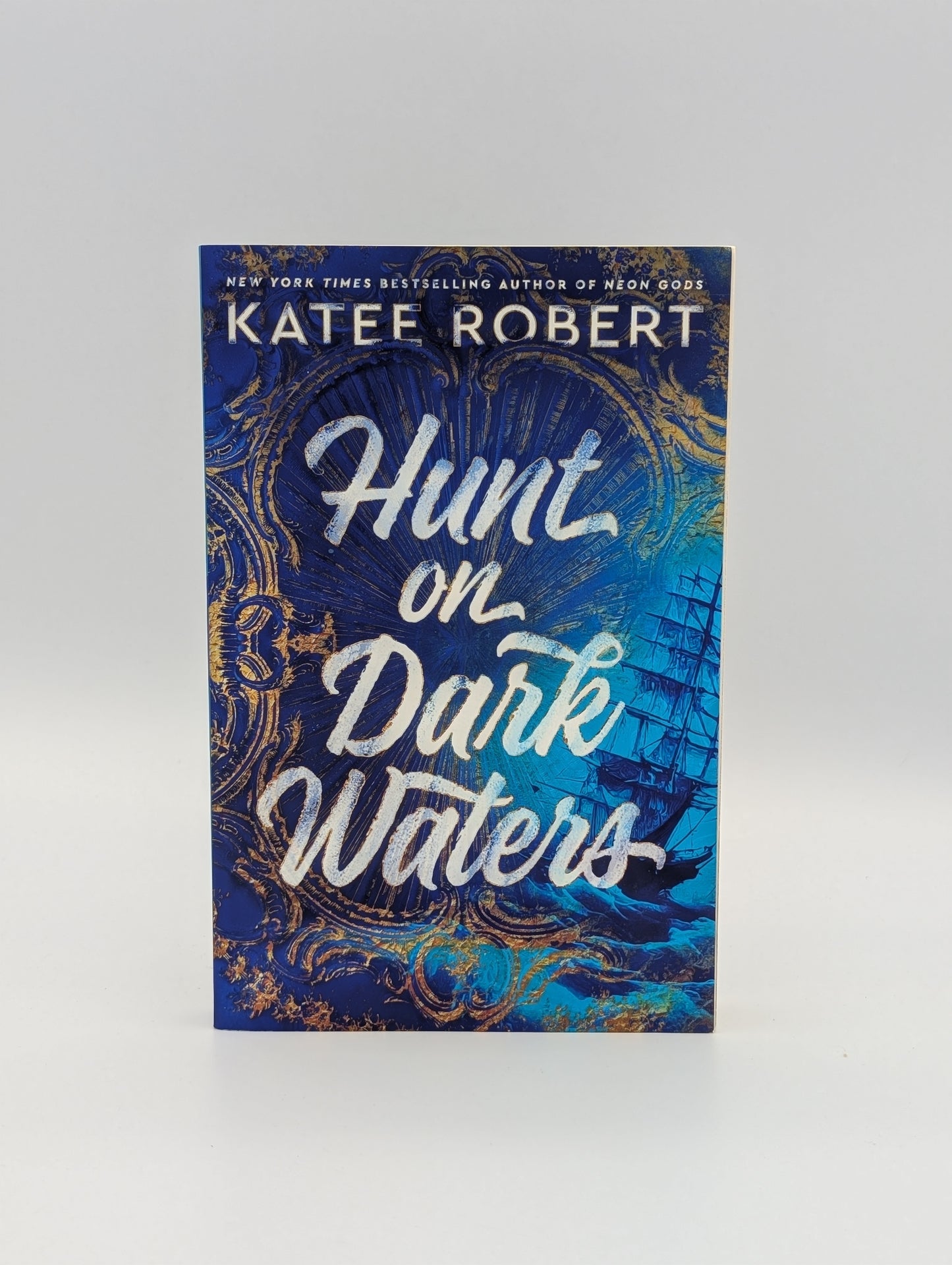 Hunt on Dark Waters (Crimson Sails)