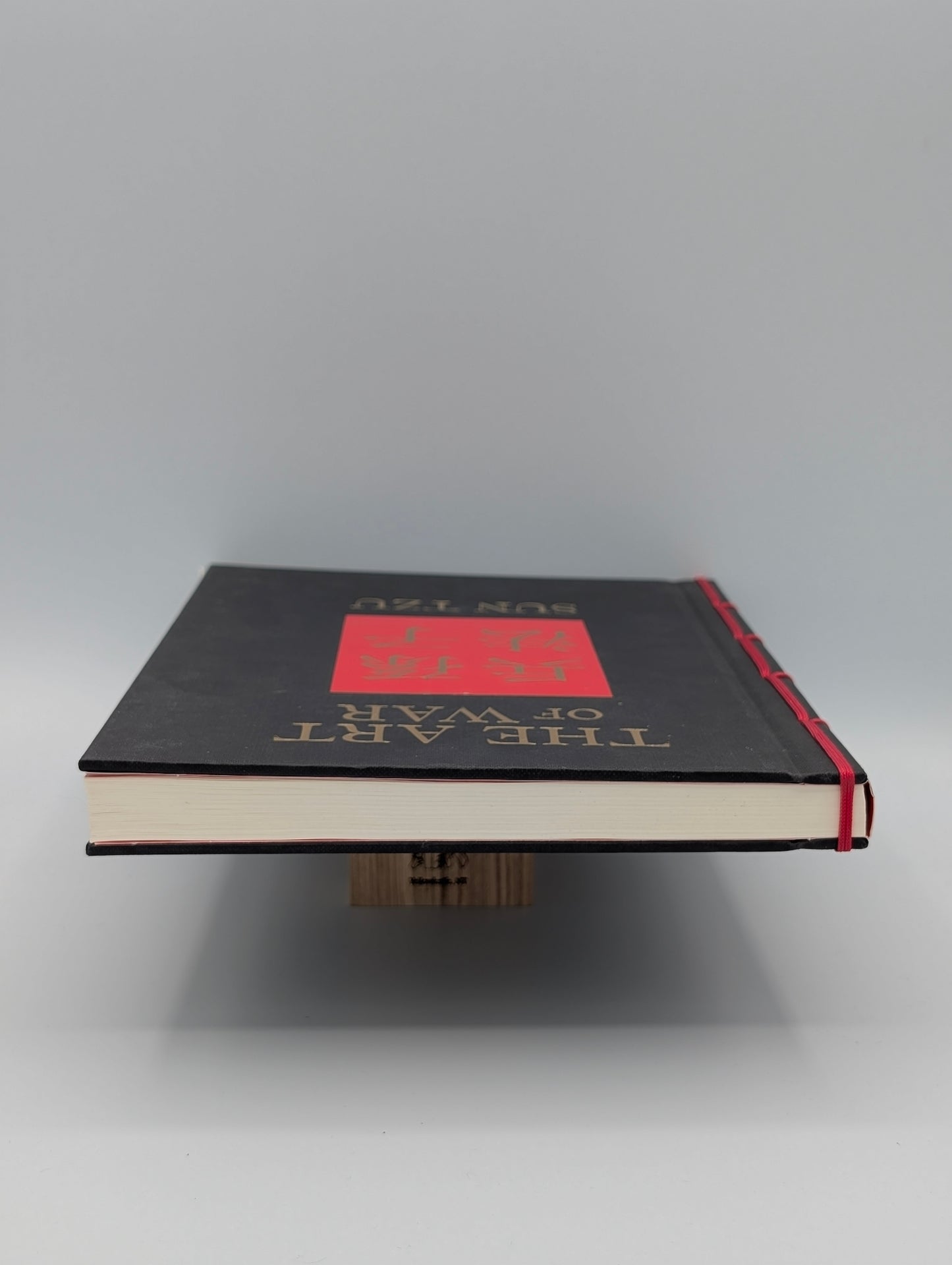 The Art of War: A New Translation (Chinese Bound)