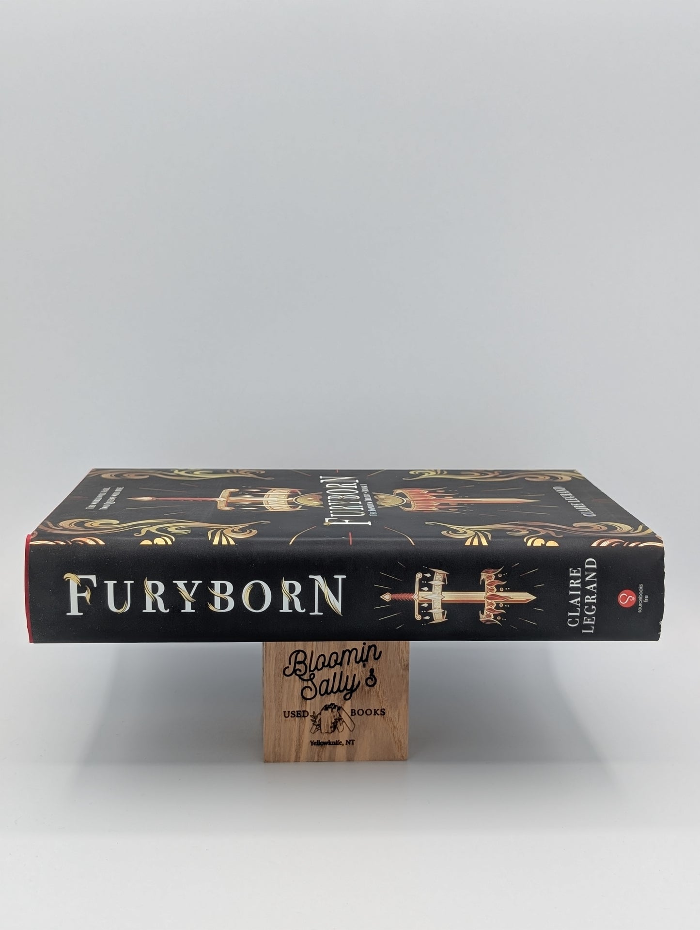 Furyborn (The Empirium Trilogy, 1)