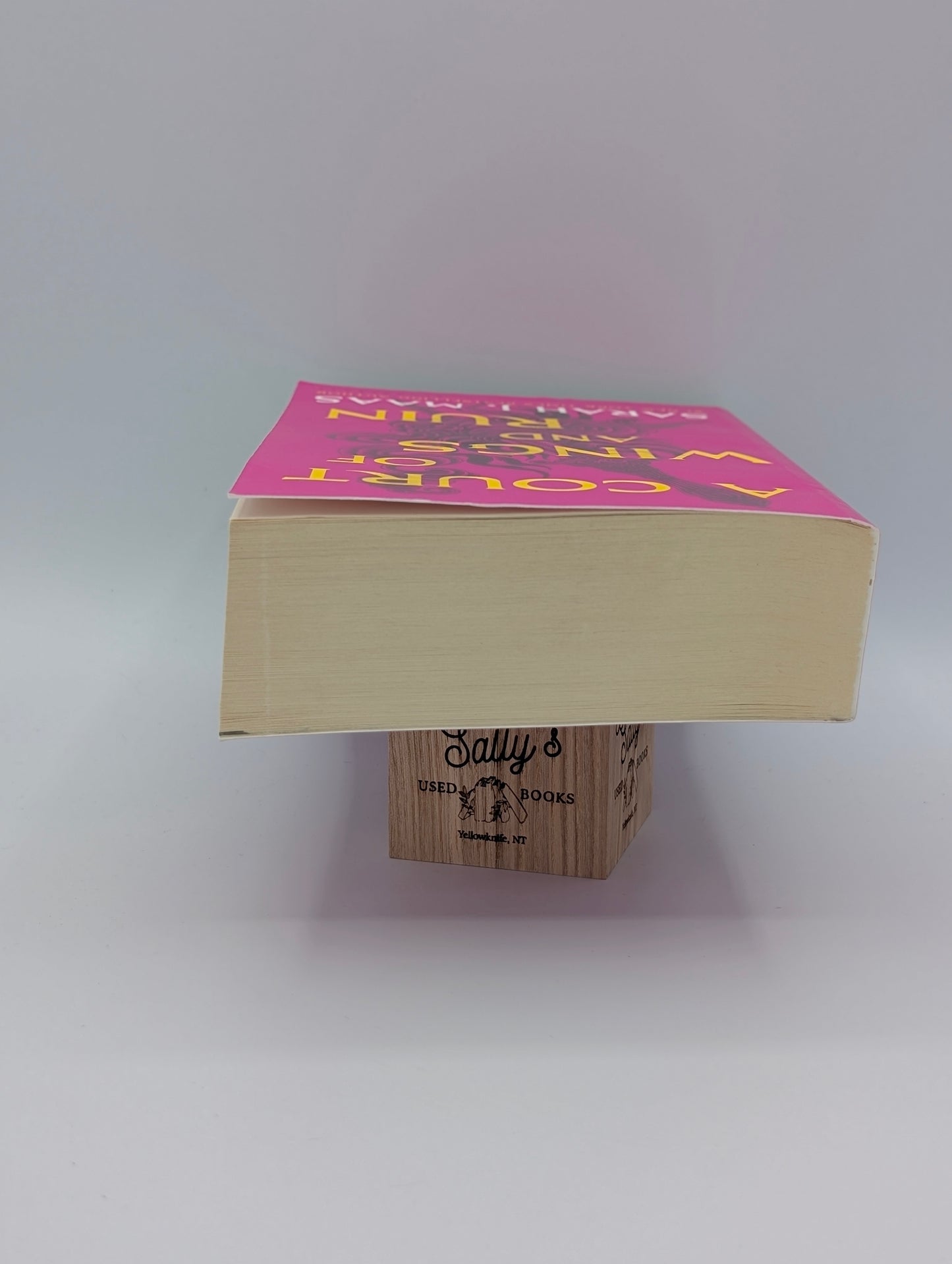 A Court of Wings and Ruin (A Court of Thorns and Roses, 3)