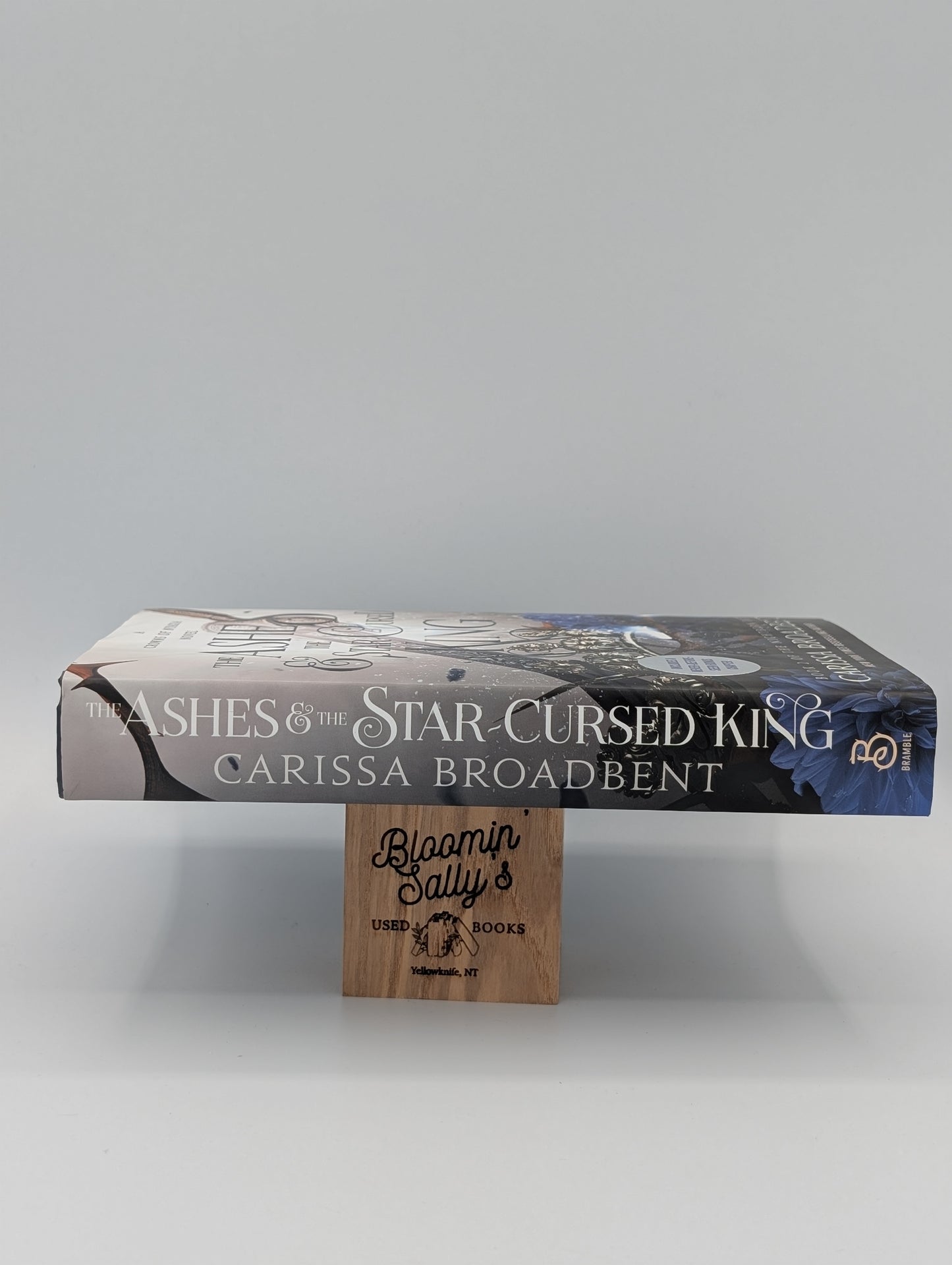 The Ashes & the Star-Cursed King: Book 2 of the Nightborn Duet (Crowns of Nyaxia, 2) (Very Good)