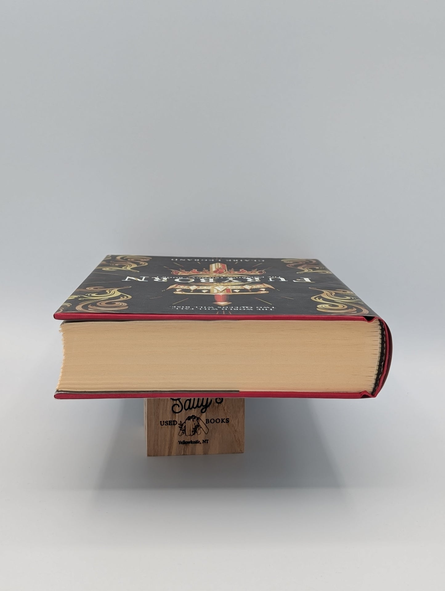 Furyborn (The Empirium Trilogy, 1)