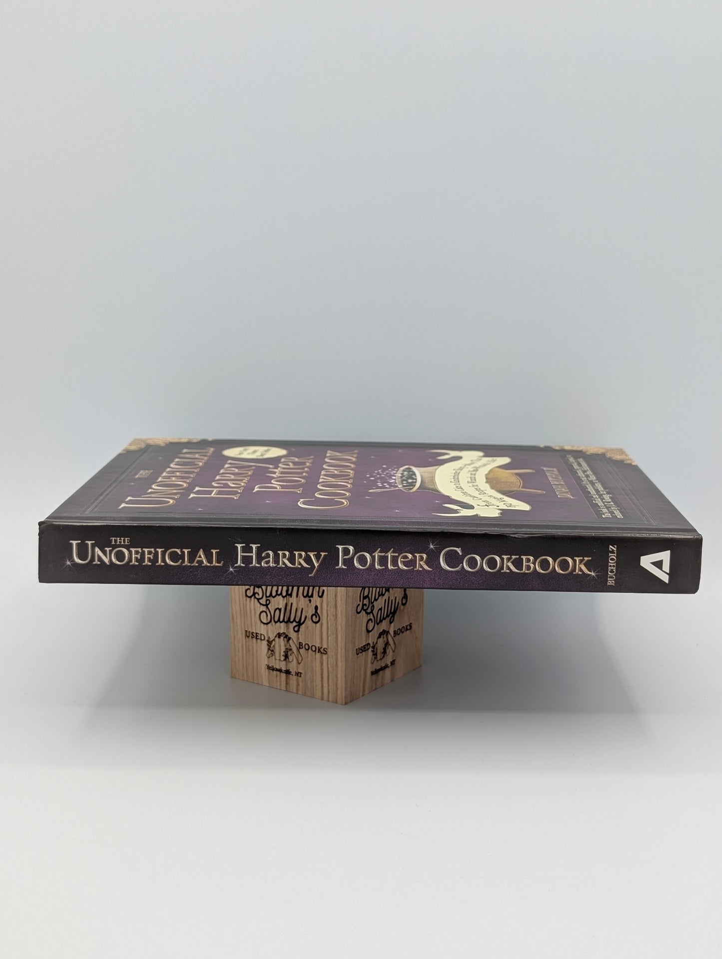 The Unofficial Harry Potter Cookbook: From Cauldron Cakes to Knickerbocker Glory--More Than 150 Magical Recipes for Wizards and Non-Wizards Alike (Unofficial Cookbook Gift Series)