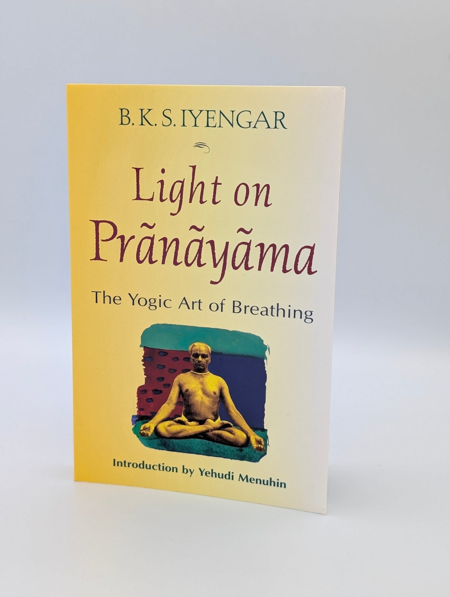 Light on Prãnãyãma: The Yogic Art of Breathing