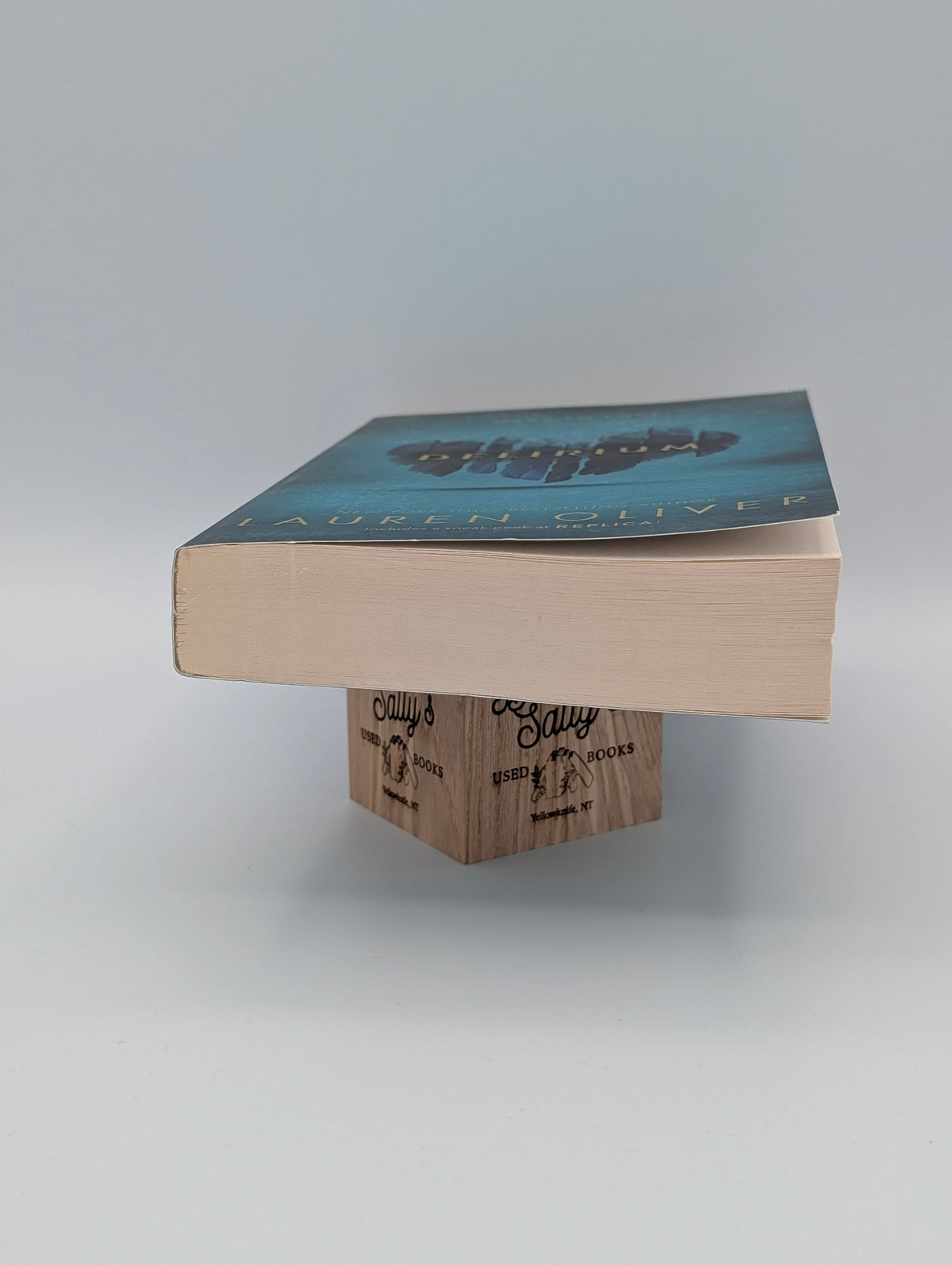 Delirium (Delirium Trilogy, 1)