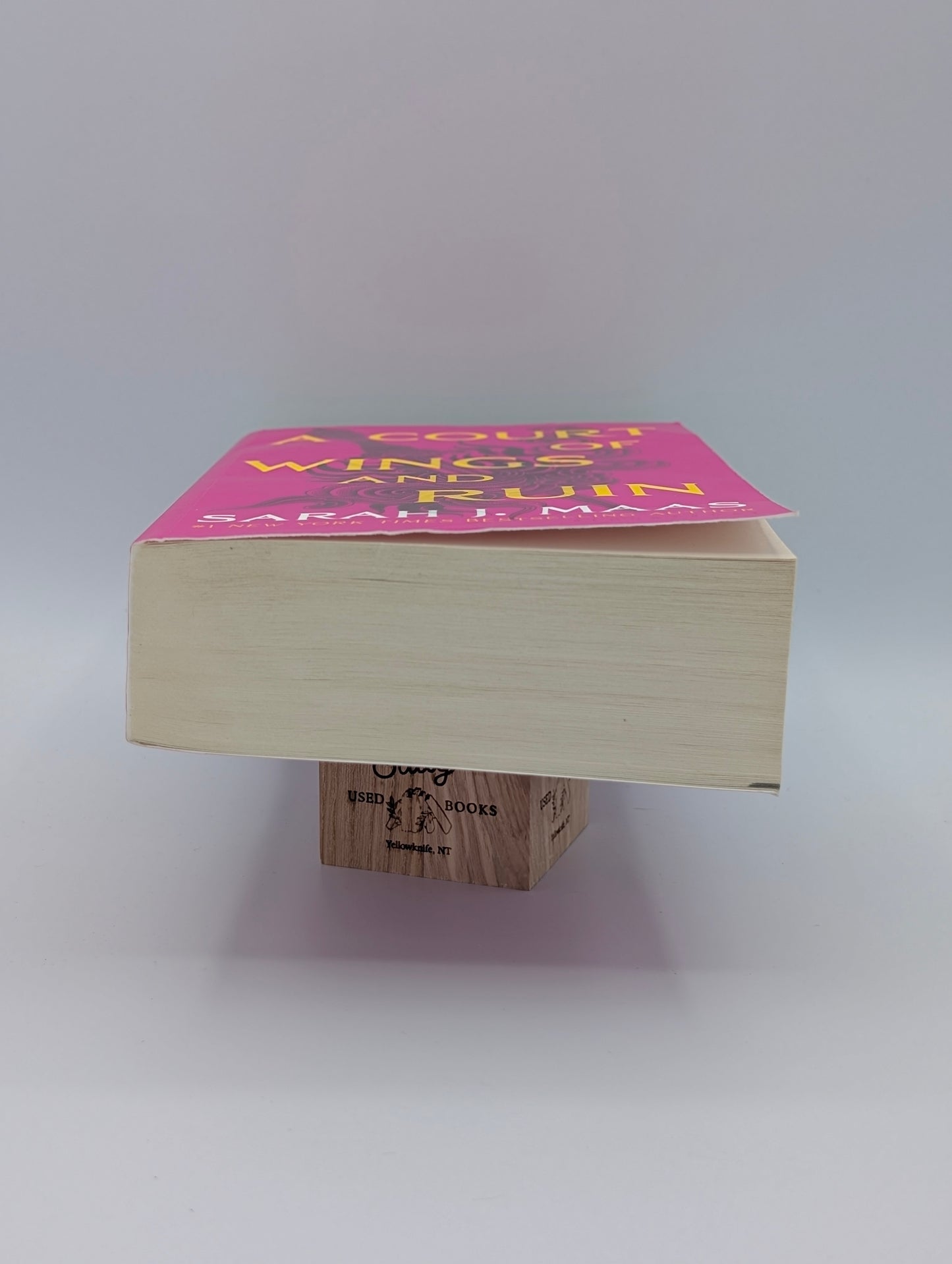 A Court of Wings and Ruin (A Court of Thorns and Roses, 3)