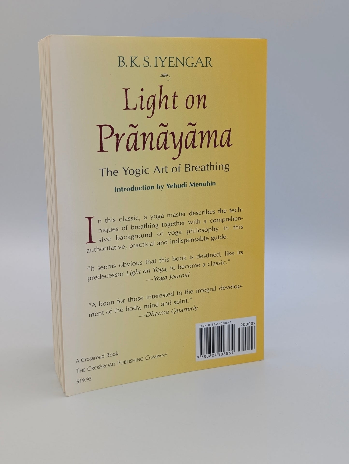 Light on Prãnãyãma: The Yogic Art of Breathing