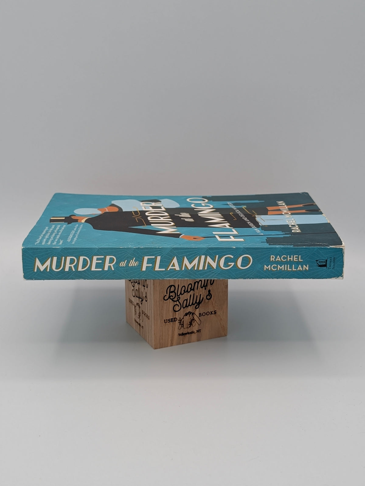 Murder at the Flamingo: A Novel (A Van Buren and DeLuca Mystery)
