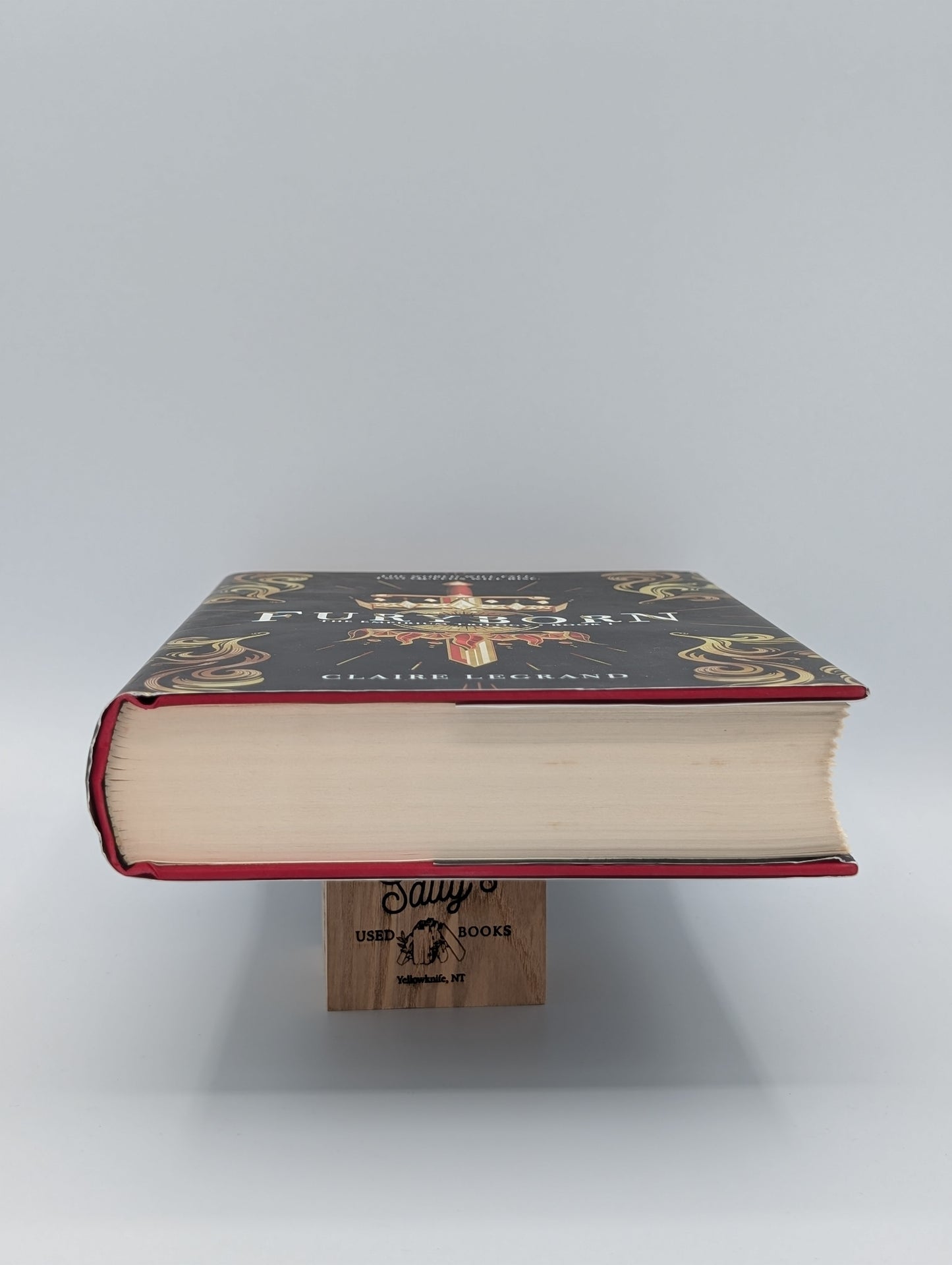 Furyborn (The Empirium Trilogy, 1)